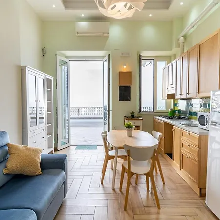 Apartament Lovely Flat In Front Of The