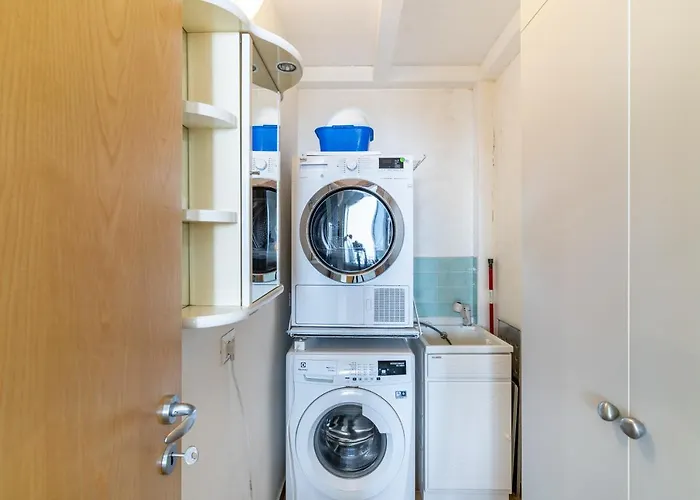 Guesthost - Lovely Flat In Front Of The Apartment *